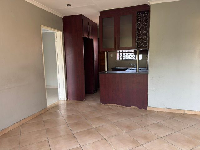 Charming 3-Bedroom Home to Let in Waterfall View Estate — image 3