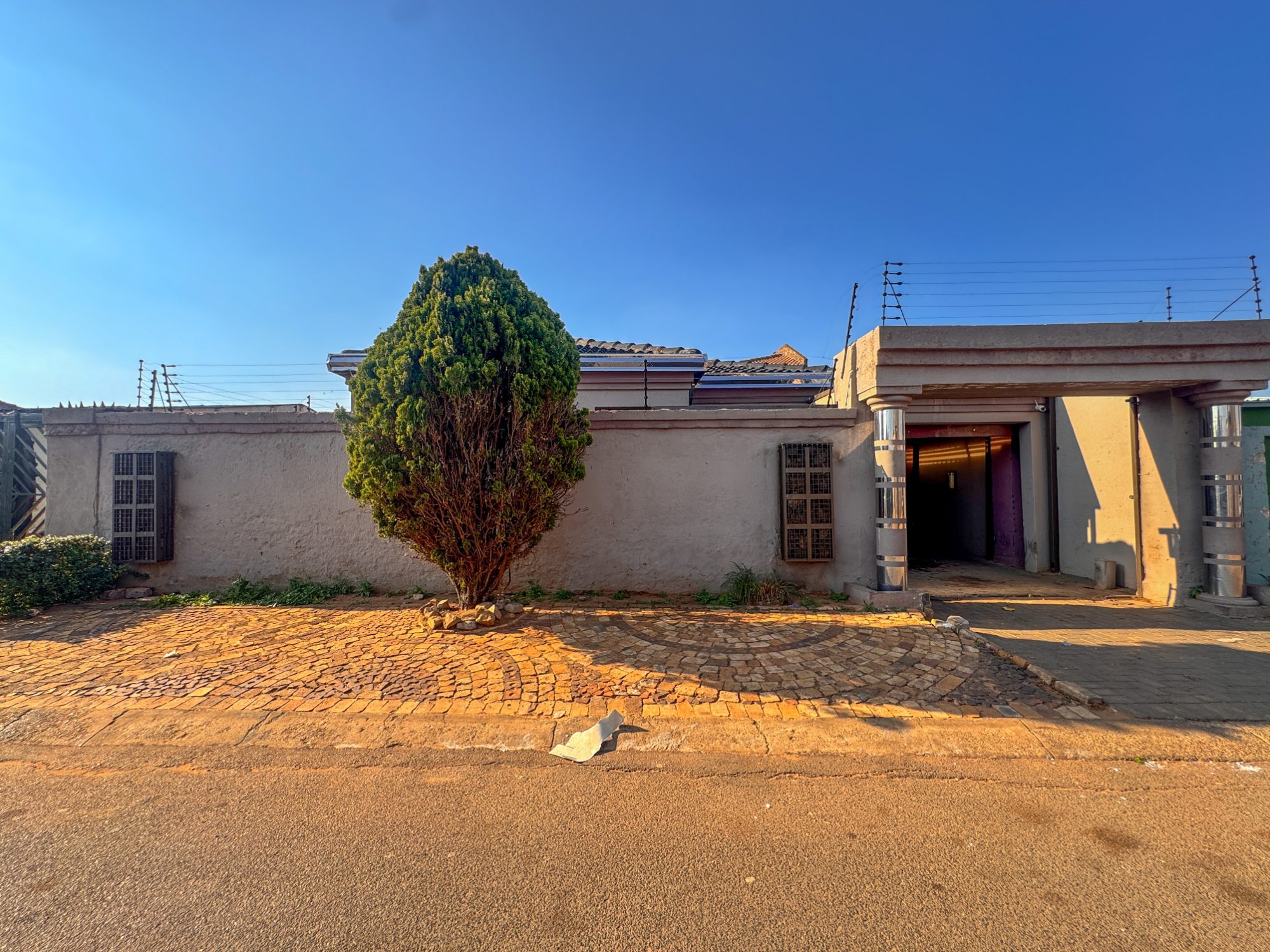 Spacious Double Storey Family Home with Modern Finishes & Excellent Security — image 25
