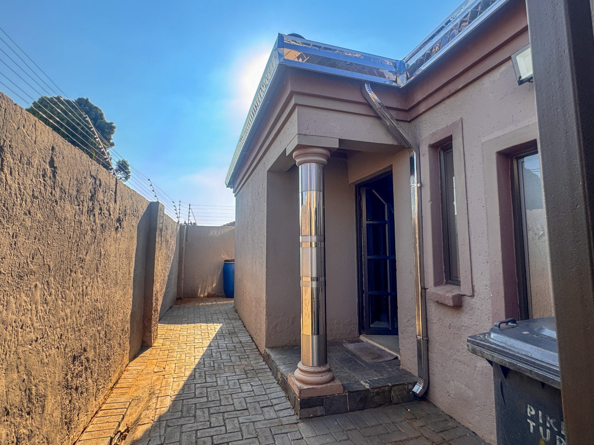 Spacious Double Storey Family Home with Modern Finishes & Excellent Security — image 26